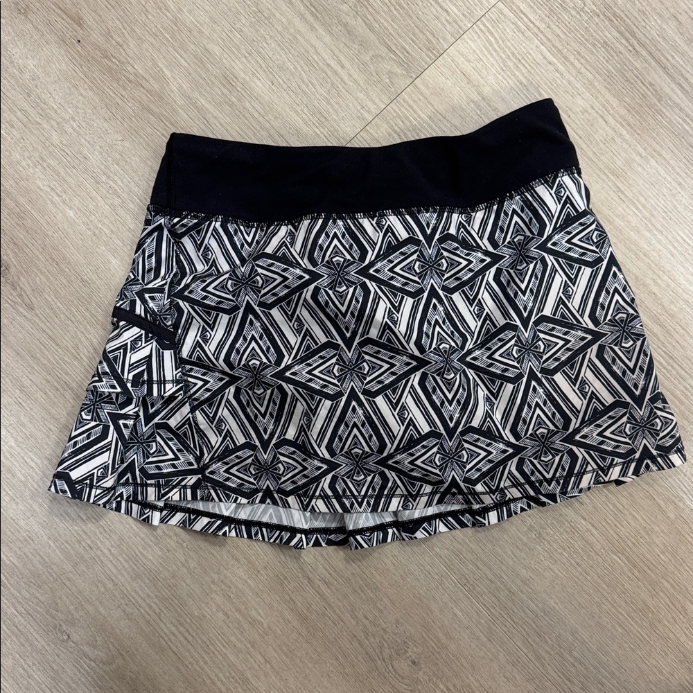 Ivivva Black and White Patterned Skirt with Blue Accent back Pocket